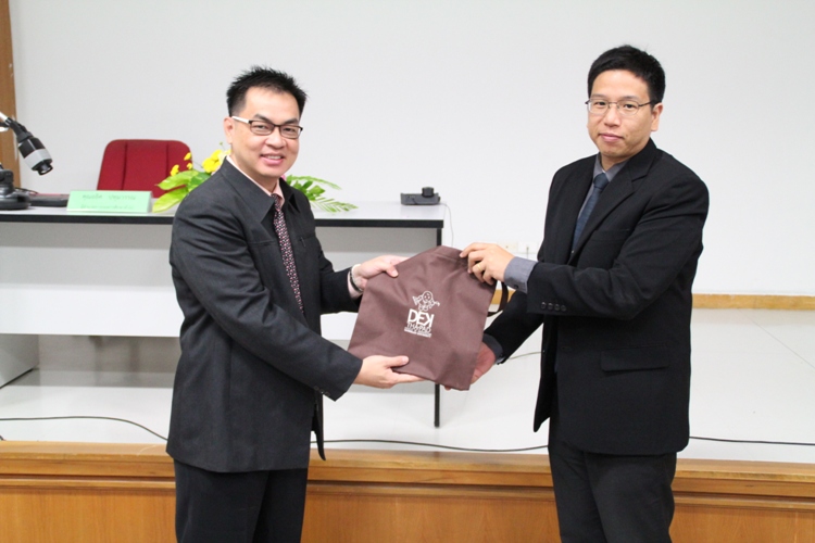 โครงการ ปฐมนิเทศนิสิตใหม่และพบผู้ปกครอง ประจำปีการศึกษา 2556