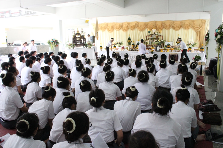 โครงการไหว้ครูและครอบครู ประจำปีการศึกษา 2556