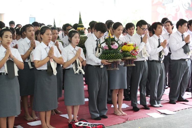 โครงการไหว้ครูและครอบครู ประจำปีการศึกษา 2556