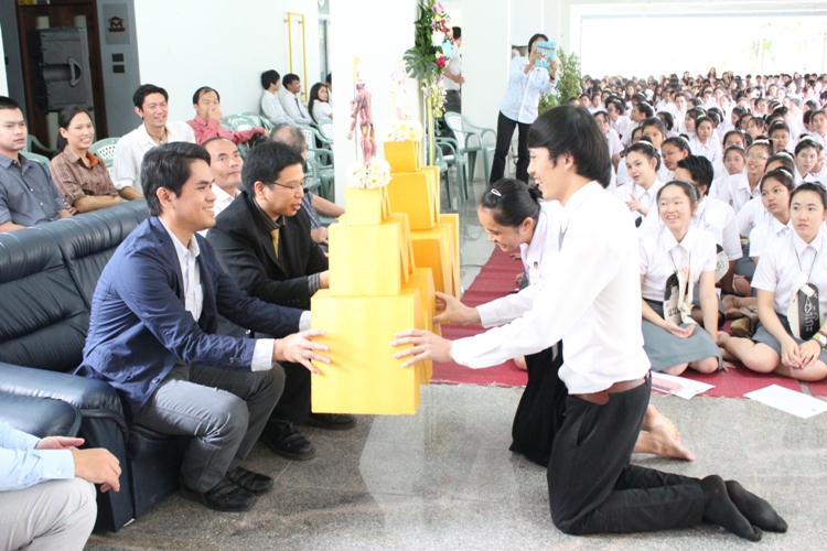 โครงการไหว้ครูและครอบครู ประจำปีการศึกษา 2556