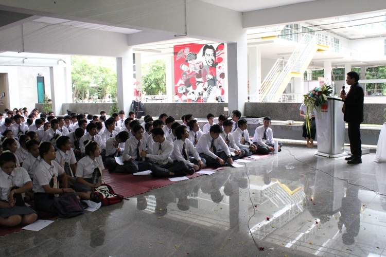 โครงการไหว้ครูและครอบครู ประจำปีการศึกษา 2556