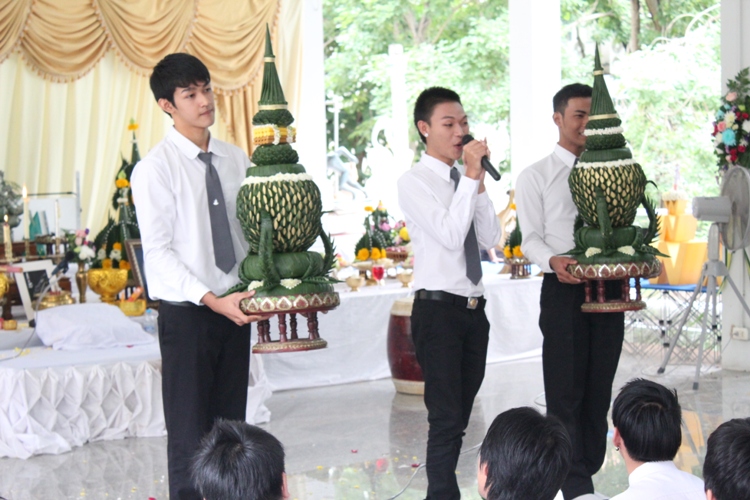 โครงการไหว้ครูและครอบครู ประจำปีการศึกษา 2556
