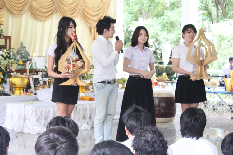 โครงการไหว้ครูและครอบครู ประจำปีการศึกษา 2556