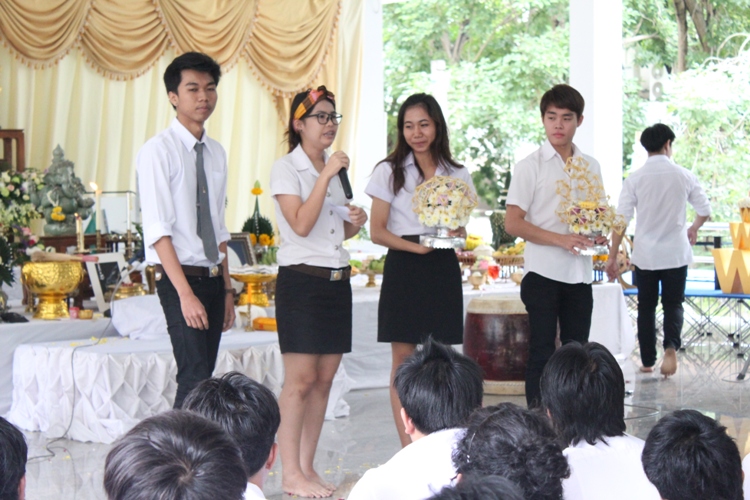 โครงการไหว้ครูและครอบครู ประจำปีการศึกษา 2556