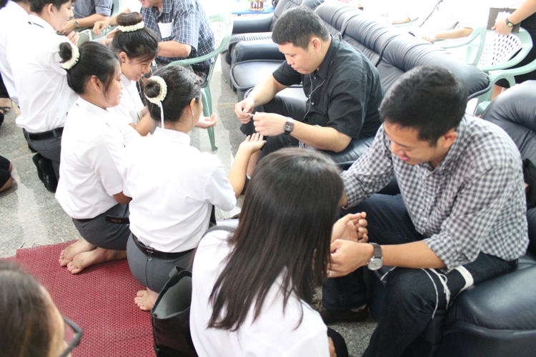 โครงการไหว้ครูและครอบครู ประจำปีการศึกษา 2556