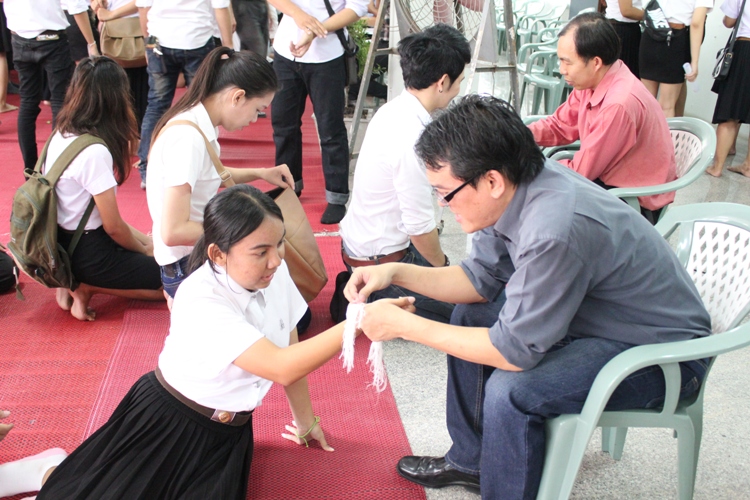 โครงการไหว้ครูและครอบครู ประจำปีการศึกษา 2556
