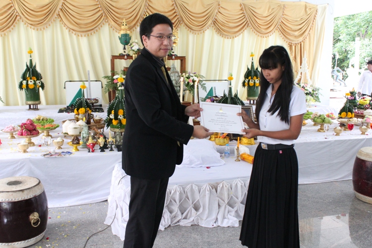โครงการไหว้ครูและครอบครู ประจำปีการศึกษา 2556