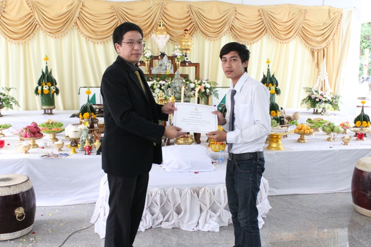 โครงการไหว้ครูและครอบครู ประจำปีการศึกษา 2556