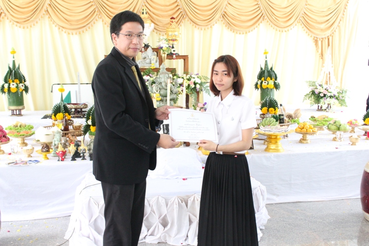 โครงการไหว้ครูและครอบครู ประจำปีการศึกษา 2556