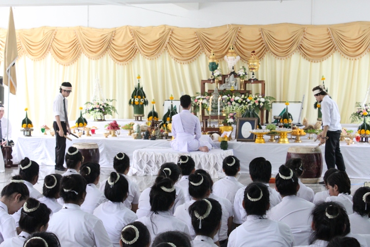 โครงการไหว้ครูและครอบครู ประจำปีการศึกษา 2556