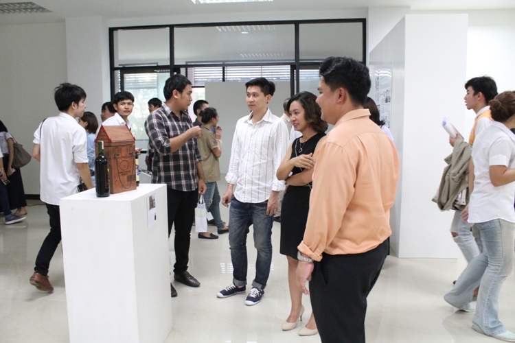 นิทรรศการแสดงผลงานของคณาจารย์ ใน THE CROSS PROJECT Lectures Exhibition