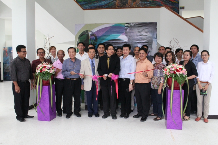 นิทรรศการแสดงผลงานของคณาจารย์ ใน THE CROSS PROJECT Lectures Exhibition