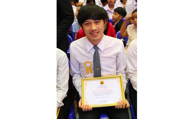 นิสิตสถาปัตยฯ ได้รับรางวัลเป็นเยาวชนผู้ทำคุณประโยชน์และสร้างชื่อเสียงให้แก่จังหวัดพิษณุโลก