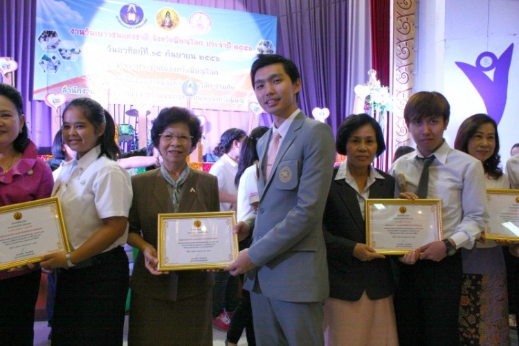 นิสิตสถาปัตยฯ ได้รับรางวัลเป็นเยาวชนผู้ทำคุณประโยชน์และสร้างชื่อเสียงให้แก่จังหวัดพิษณุโลก