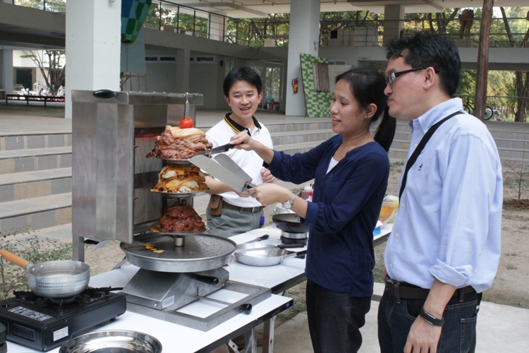 งานเลี้ยงสังสรรค์ "ต้อนรับปีใหม่" ประจำปี 2557 คณะสถาปัตยกรรมศาสตร์
