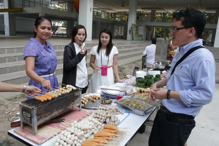 งานเลี้ยงสังสรรค์ "ต้อนรับปีใหม่" ประจำปี 2557 คณะสถาปัตยกรรมศาสตร์