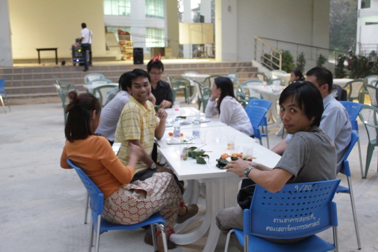 งานเลี้ยงสังสรรค์ "ต้อนรับปีใหม่" ประจำปี 2557 คณะสถาปัตยกรรมศาสตร์