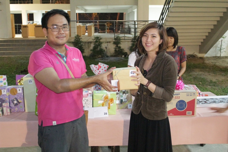 งานเลี้ยงสังสรรค์ "ต้อนรับปีใหม่" ประจำปี 2557 คณะสถาปัตยกรรมศาสตร์