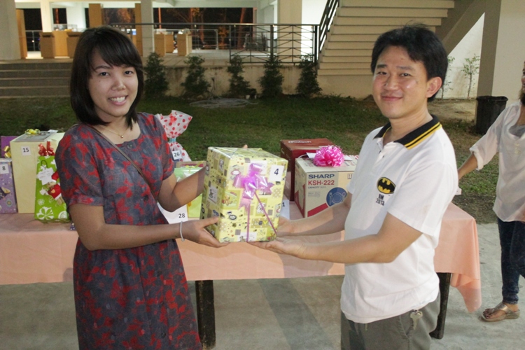 งานเลี้ยงสังสรรค์ "ต้อนรับปีใหม่" ประจำปี 2557 คณะสถาปัตยกรรมศาสตร์