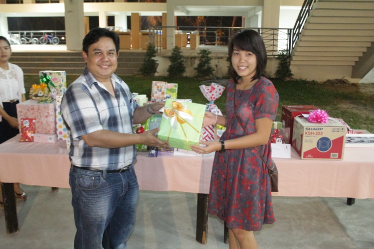 งานเลี้ยงสังสรรค์ "ต้อนรับปีใหม่" ประจำปี 2557 คณะสถาปัตยกรรมศาสตร์