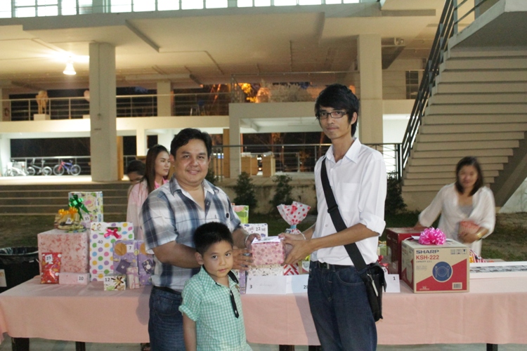 งานเลี้ยงสังสรรค์ "ต้อนรับปีใหม่" ประจำปี 2557 คณะสถาปัตยกรรมศาสตร์