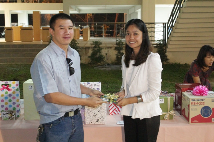 งานเลี้ยงสังสรรค์ "ต้อนรับปีใหม่" ประจำปี 2557 คณะสถาปัตยกรรมศาสตร์