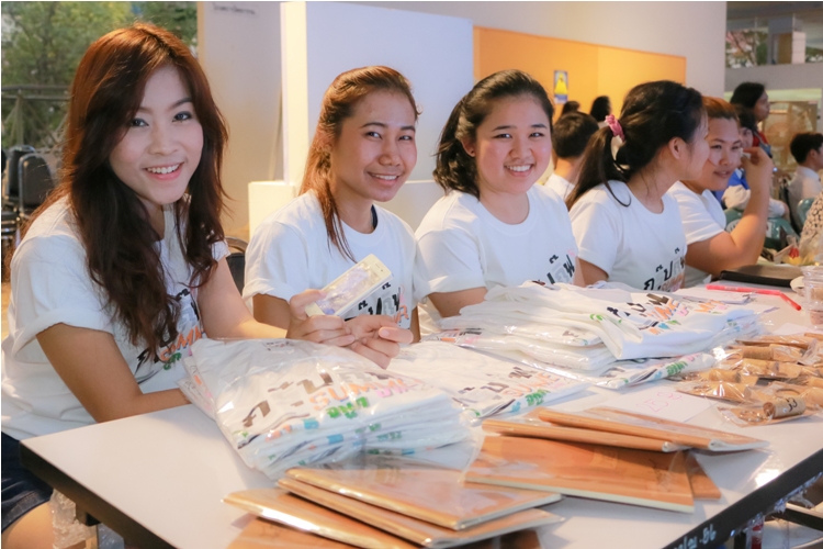 โครงการเทศกาลของขวัญและดนตรี ประจำปีการศึกษา 2556