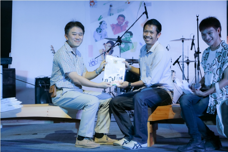 โครงการเทศกาลของขวัญและดนตรี ประจำปีการศึกษา 2556