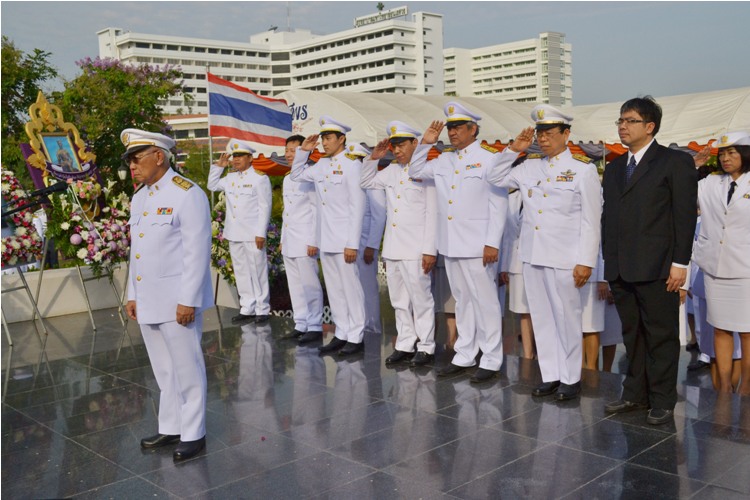 ร่วมพิธีถวายราชสักการะแด่พระบรมราชานุสาวรีย์สมเด็จพระนเรศวรมหาราช เนื่องในวันคล้ายวันสวรรคต