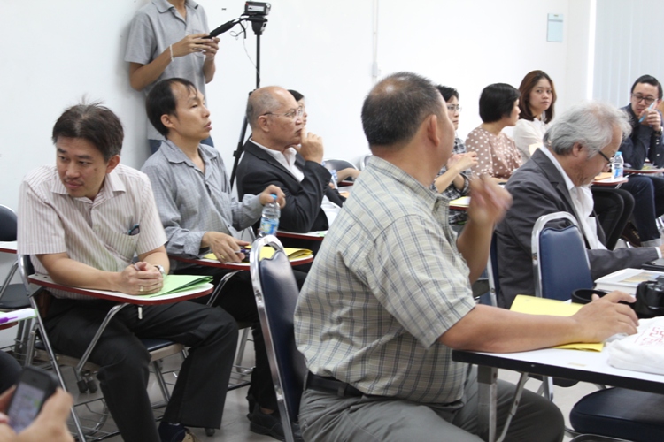 ตรวจวิทยานิพนธ์ นิสิต ชั้นปีที่ 5 ประจำการศึกษา 2556 สาขาวิชาสถาปัตยกรรม