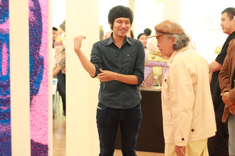 นิทรรศการจัดแสดงผลงานศิลปะนิพนธ์ของนิสิตชั้นปีที่ 4 สาขาวิชาออกแบบทัศนศิลป์ ปีการศึกษา 2556  