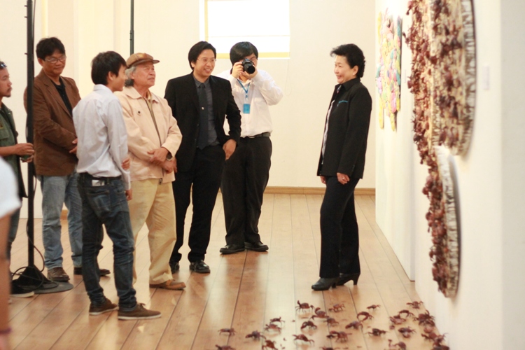 นิทรรศการจัดแสดงผลงานศิลปะนิพนธ์ของนิสิตชั้นปีที่ 4 สาขาวิชาออกแบบทัศนศิลป์ ปีการศึกษา 2556  