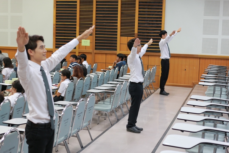 โครงการ ปฐมนิเทศนิสิตใหม่และพบผู้ปกครอง ประจำปีการศึกษา 2557