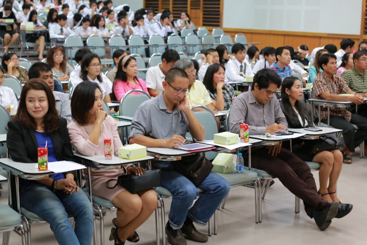 โครงการ ปฐมนิเทศนิสิตใหม่และพบผู้ปกครอง ประจำปีการศึกษา 2557