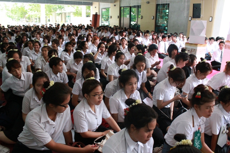 โครงการไหว้ครูและครอบครู ประจำปีการศึกษา 2557