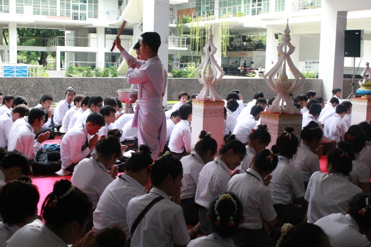 โครงการไหว้ครูและครอบครู ประจำปีการศึกษา 2557