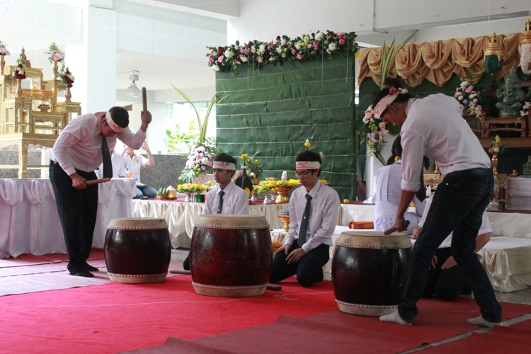 โครงการไหว้ครูและครอบครู ประจำปีการศึกษา 2557