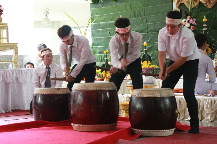 โครงการไหว้ครูและครอบครู ประจำปีการศึกษา 2557