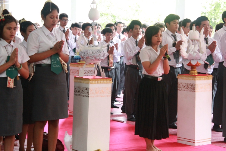 โครงการไหว้ครูและครอบครู ประจำปีการศึกษา 2557