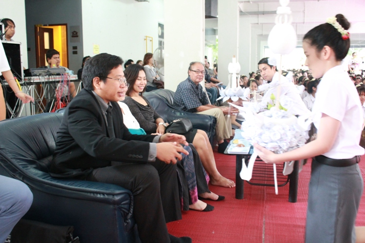 โครงการไหว้ครูและครอบครู ประจำปีการศึกษา 2557