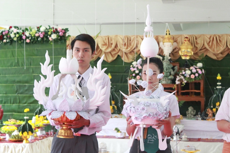 โครงการไหว้ครูและครอบครู ประจำปีการศึกษา 2557