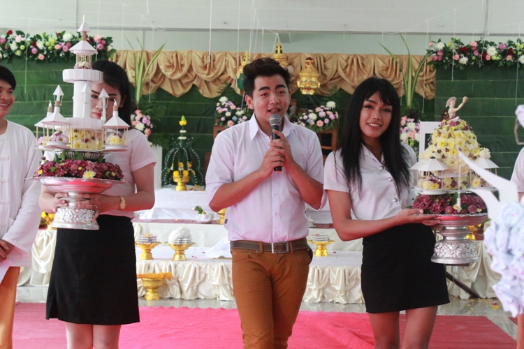 โครงการไหว้ครูและครอบครู ประจำปีการศึกษา 2557