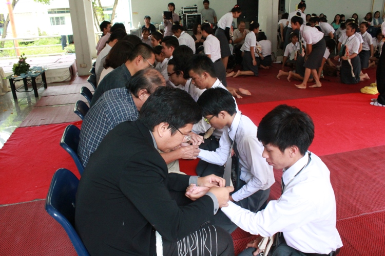 โครงการไหว้ครูและครอบครู ประจำปีการศึกษา 2557