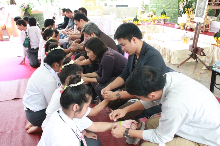 โครงการไหว้ครูและครอบครู ประจำปีการศึกษา 2557