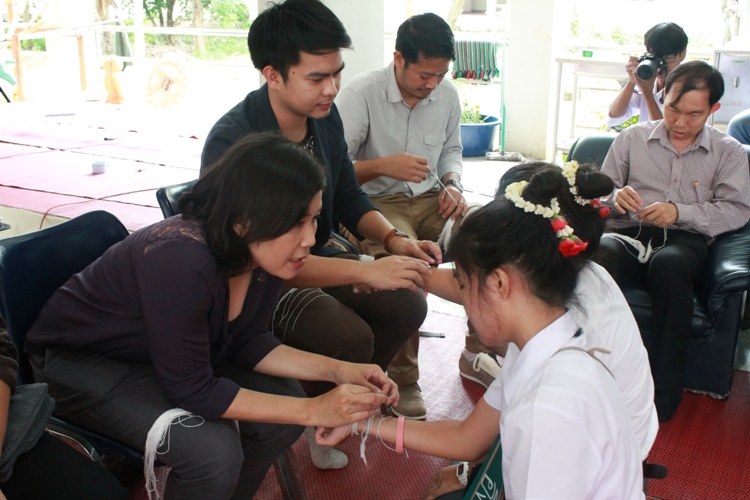 โครงการไหว้ครูและครอบครู ประจำปีการศึกษา 2557