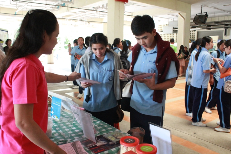 แนะแนวนักเรียนชั้นมัธยมศึกษา ปีที่ 6 โรงเรียนนารีรัตน์ จังหวัดแพร่