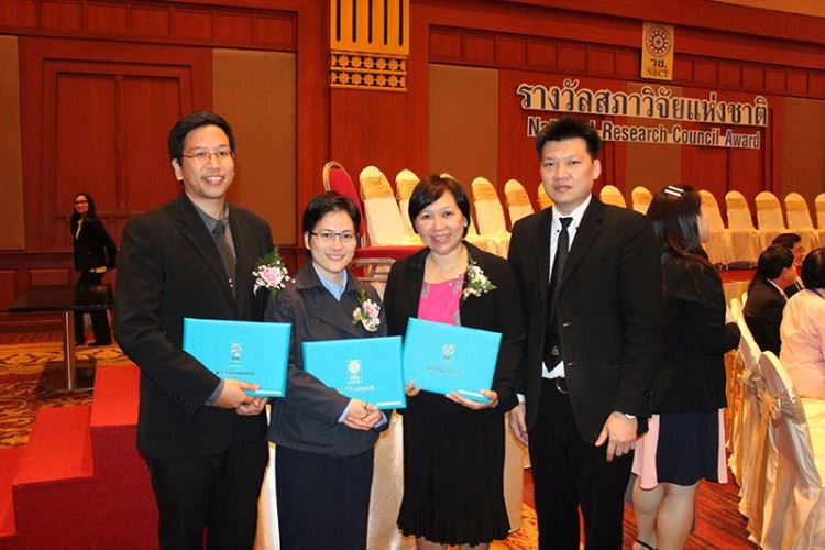 รางวัลสภาวิจัยแห่งชาติ : รางวัลวิทยานิพนธ์ระดับดี ประจำปี 2557