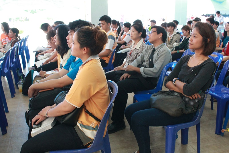 รศ.สุทัศน์ เยี่ยมวัฒนา เป็นวิทยากรบรรยายในงาน NU BOOK FAIR 2015 