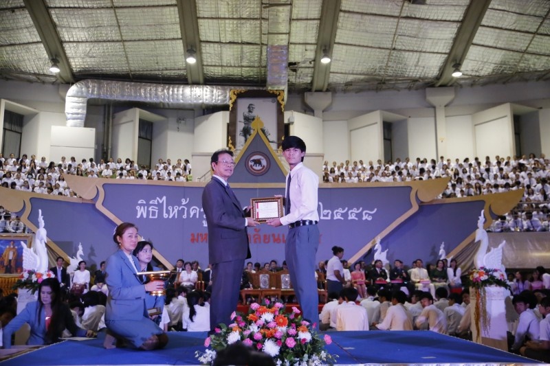 ศิษย์เก่าได้รับรางวัลสร้างชื่อเสียงให้มหาวิทยาลัย