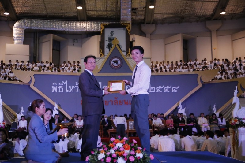 ศิษย์เก่าได้รับรางวัลสร้างชื่อเสียงให้มหาวิทยาลัย